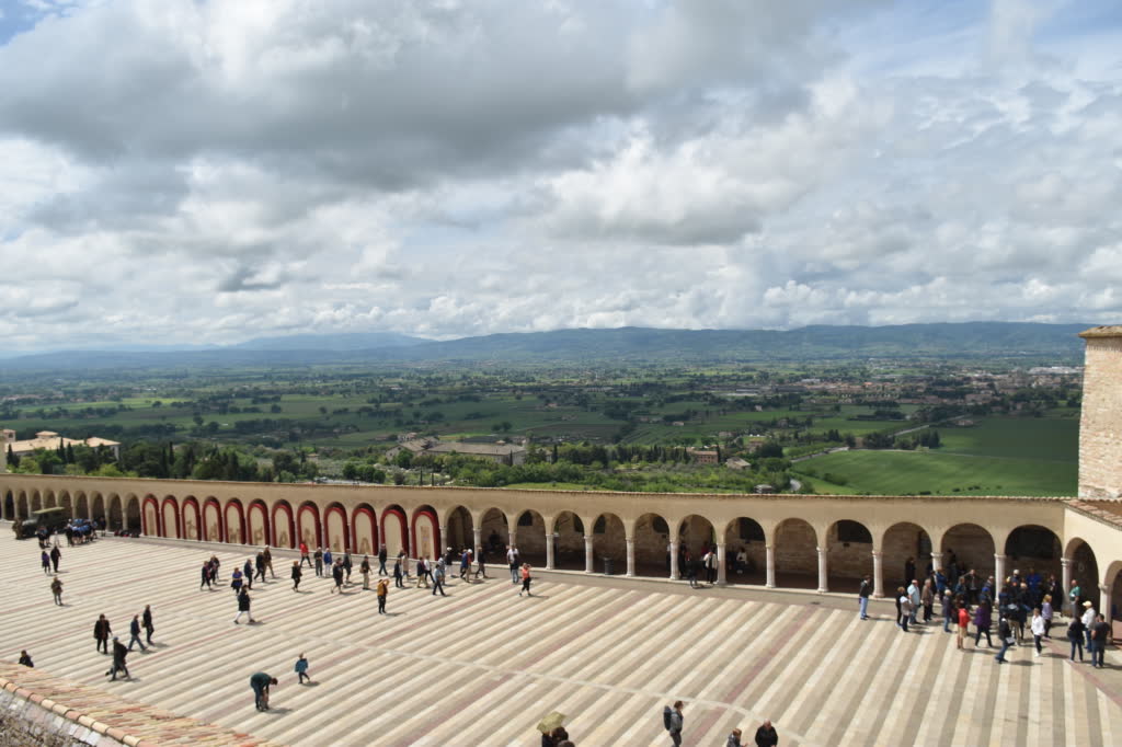 visitare Assisi in un giorno tra capolavori e buon cibo, assisi, umbria, umbria tourism, italai, borghi, borghi umbri, borghipiù belli d italia, cosa vedere, dove dormire, cosa mangiare, san francesco, basilica di san francesco, bella umbria