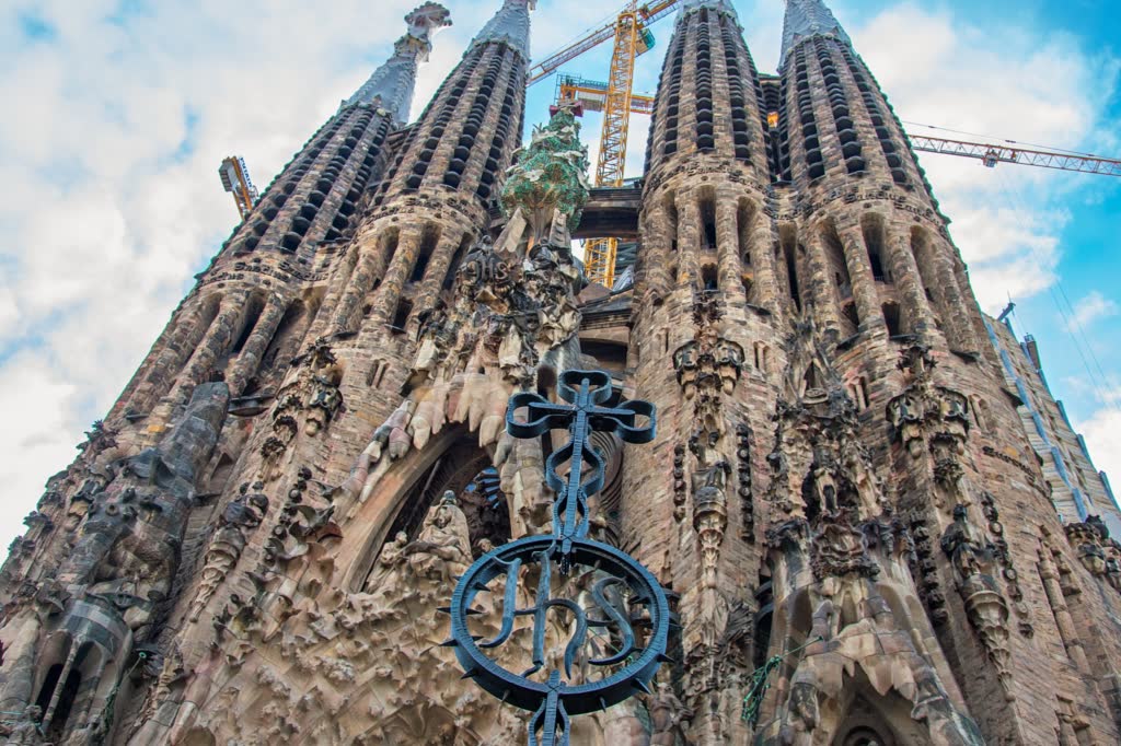 3 giorni a Barcellona tappe imperdibili e tappe insolite, barcellona, barcelona, casa battlò, sagrada familia, casa milà, casa vicens, barrio gotico, montjuc, bunker del carmel, arc de triomp, spagna, cosa vedere a barcellona, come spostarsi a barcellona, room mate anna, passei de gracia