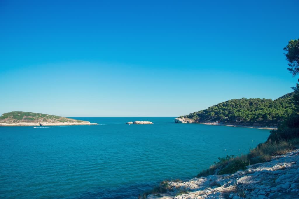 le 15 spiagge più belle del Gargano alla scoperta di baie e calette; le spiagge più belle del gargano; gargano; puglia; baia delle zagare; spiaggia di vignanotica; baia zaiana; baia san felice; architiello san felice; spiaggia dei cento scalini o delle tufare; spiaggia di calenella; baia di manaccora; spiaggia del pizzomunno; vieste; spiaggia di molinella; spiaggia di mattinatella;