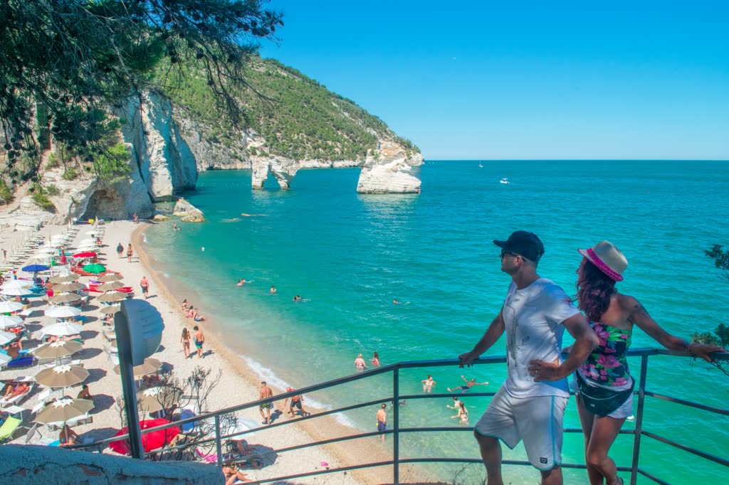 le 15 spiagge più belle del Gargano alla scoperta di baie e calette; le spiagge più belle del gargano; gargano; puglia; baia delle zagare; spiaggia di vignanotica; baia zaiana; baia san felice; architiello san felice; spiaggia dei cento scalini o delle tufare; spiaggia di calenella; baia di manaccora; spiaggia del pizzomunno; vieste; spiaggia di molinella; spiaggia di mattinatella;