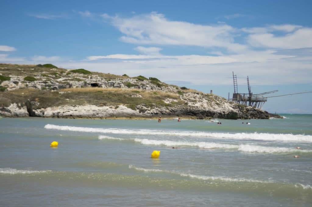 le 15 spiagge più belle del Gargano alla scoperta di baie e calette; le spiagge più belle del gargano; gargano; puglia; baia delle zagare; spiaggia di vignanotica; baia zaiana; baia san felice; architiello san felice; spiaggia dei cento scalini o delle tufare; spiaggia di calenella; baia di manaccora; spiaggia del pizzomunno; vieste; spiaggia di molinella; spiaggia di mattinatella;